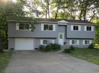 1483 Maple Ridge St, Muskegon, MI 49445