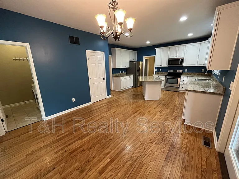 11451 Sutton Place Dr E — Photo 5