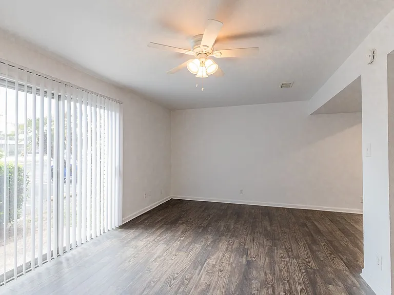 BWT - Brentwood Townhomes — Photo 4