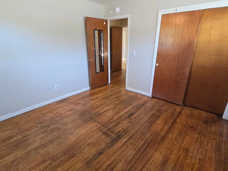 2233 Windsor Dr — Photo 21