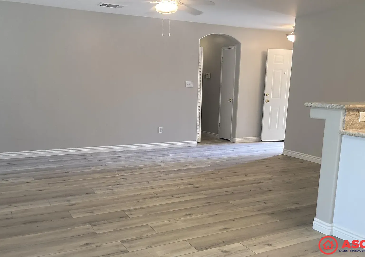 Charming 3-Bed, 2-Bath Home 1,162 Sq Ft with Included Stove — Photo 2