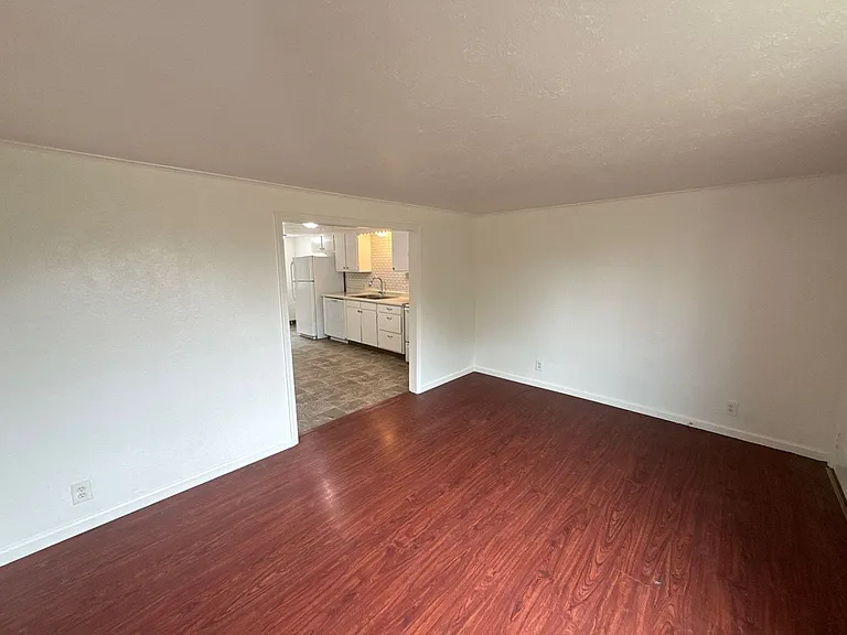 926 SE Uglow Ave #2 — Photo 3