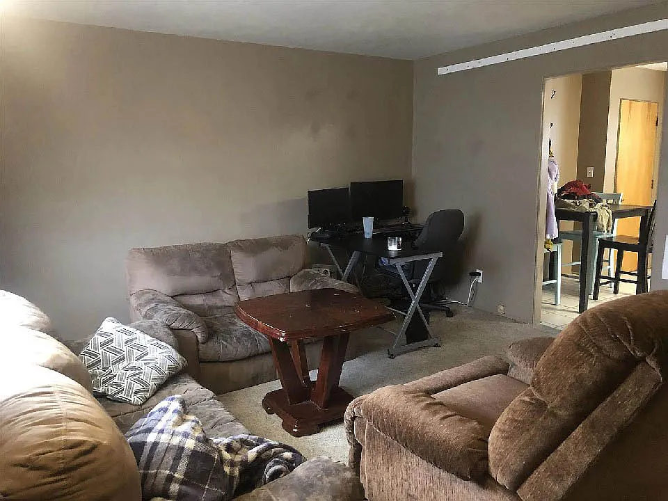 2 bed 1 bath Duplex home — Photo 3