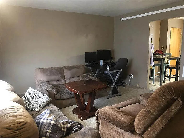 2 bed 1 bath Duplex home — Photo 3