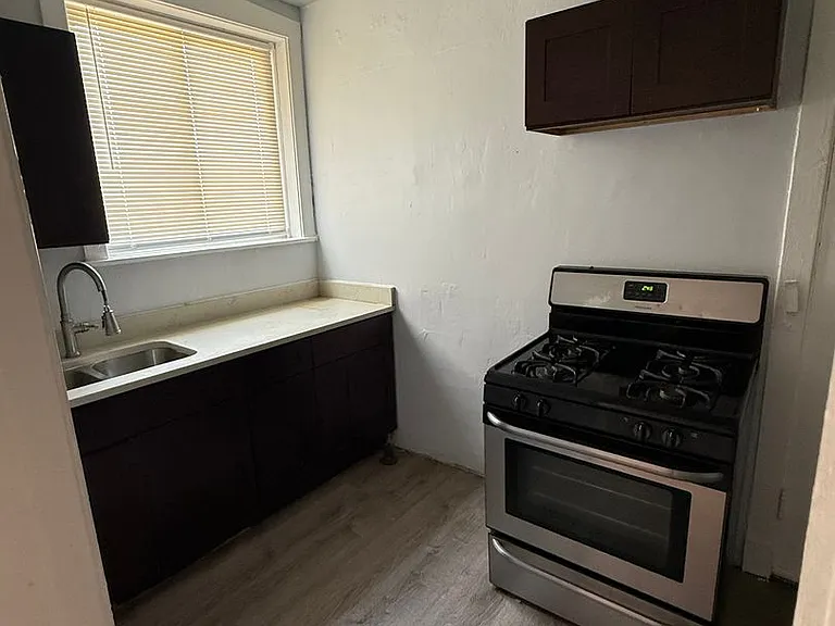 SPACIOUS 2 BEDROOM APARTMENTS AVAILABLE — Photo 10