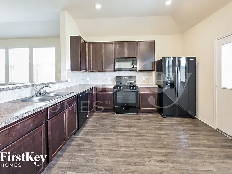 15809 Roberto Clemente Ct — Photo 7