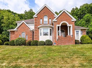 127 Woodhaven Dr, Jeannette, PA 15644