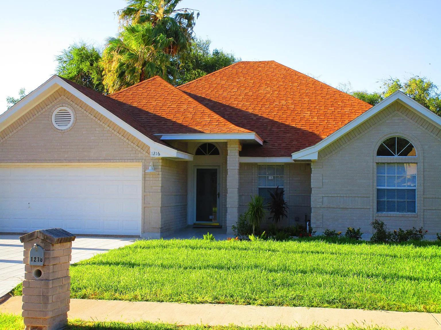 3 bed, 2145 sqft, $1,950 — Photo 1