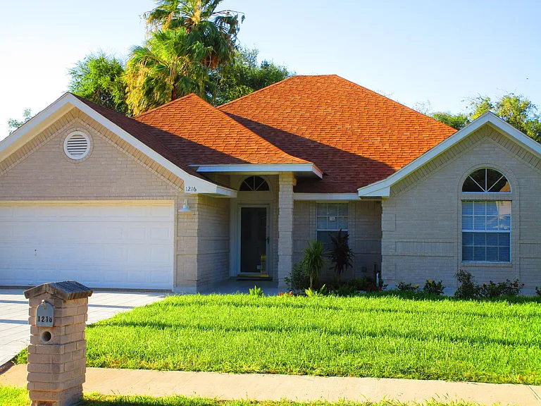 1216 Heron Ct — Photo 1