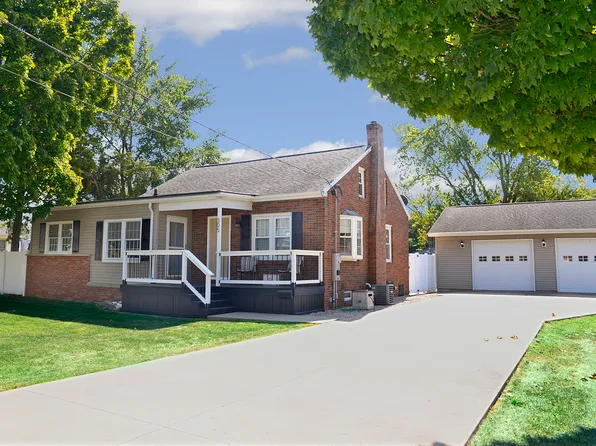 305 E 12th St, Streator, IL 61364