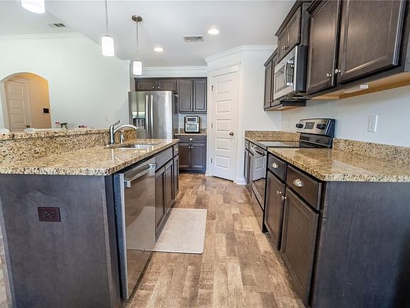 4th image of 653 Begeman Rd