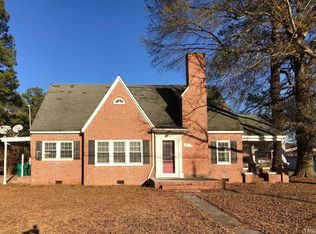 302 E Main St, Selma, NC 27576