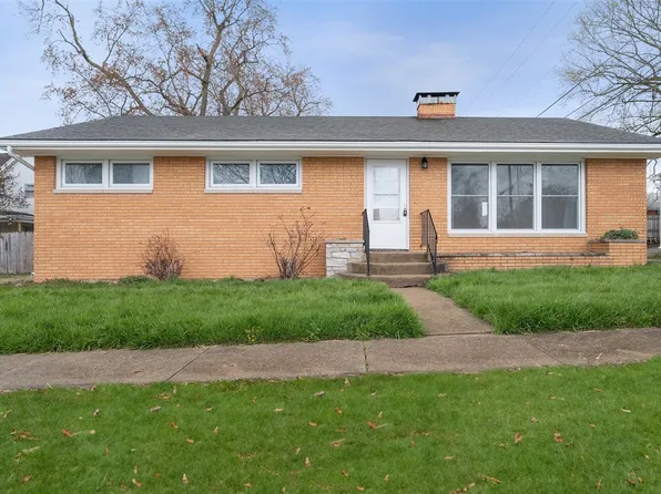 105 W Main St, Heyworth, IL 61745