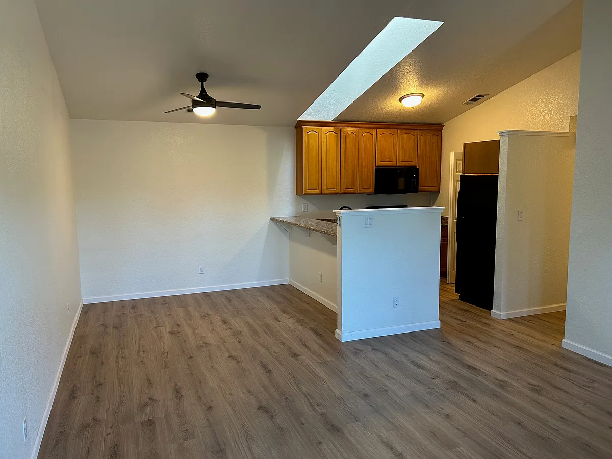 Building Photo - 952 Villa Ter