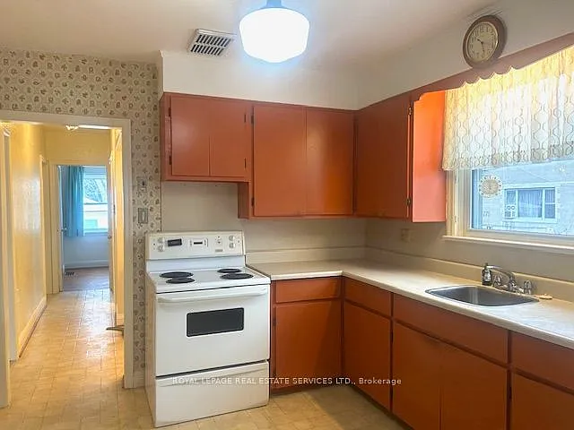 6 Hiawatha Pkwy #UPPER LEVEL — Photo 12