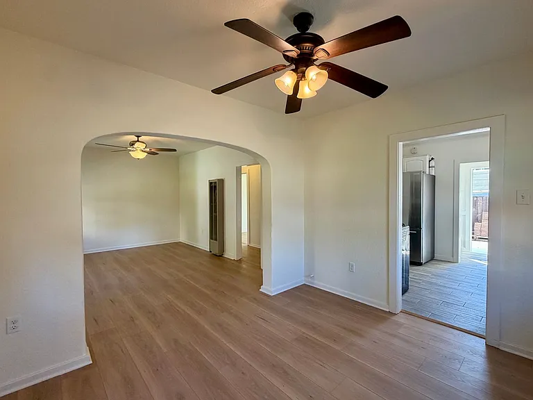 1190 Pine Ave — Photo 10