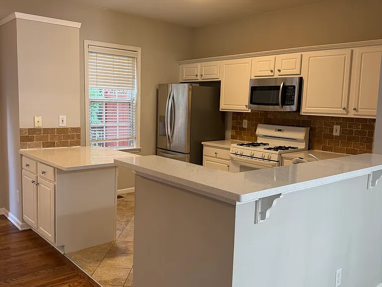 3946 Howell Park Rd — Photo 7