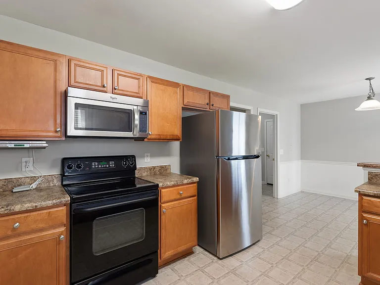 1908 Longburn Dr — Photo 4