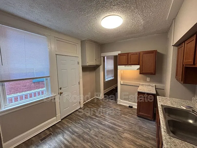 1852 Hewitt Ave #1 — Photo 16