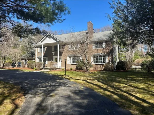 150 Woodbridge Dr, East Greenwich, RI 02818