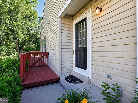 2nd image of 1150 Oxford Cir