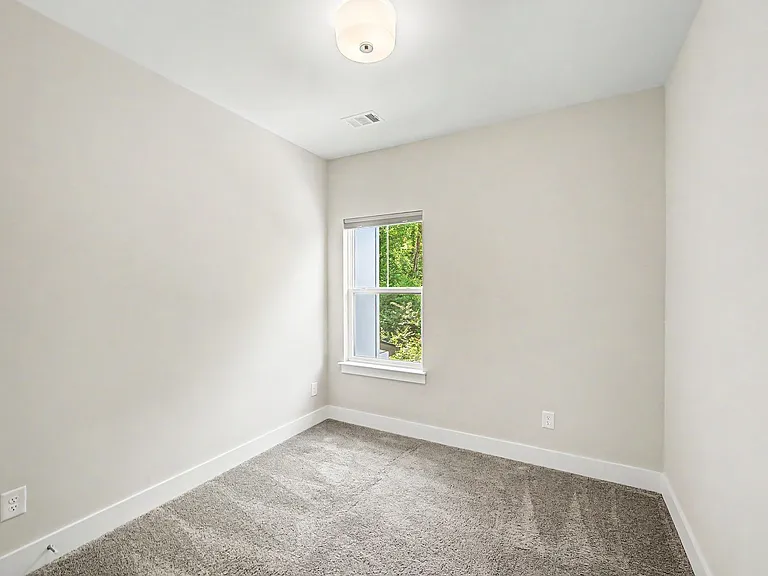 221 Stonecrest Cir — Photo 35