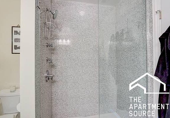 5th image of 2605 W North Ave #3