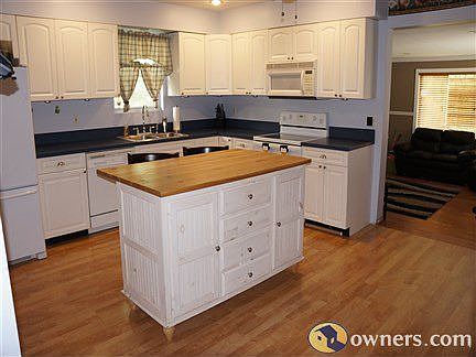 Eat-in Kitchen