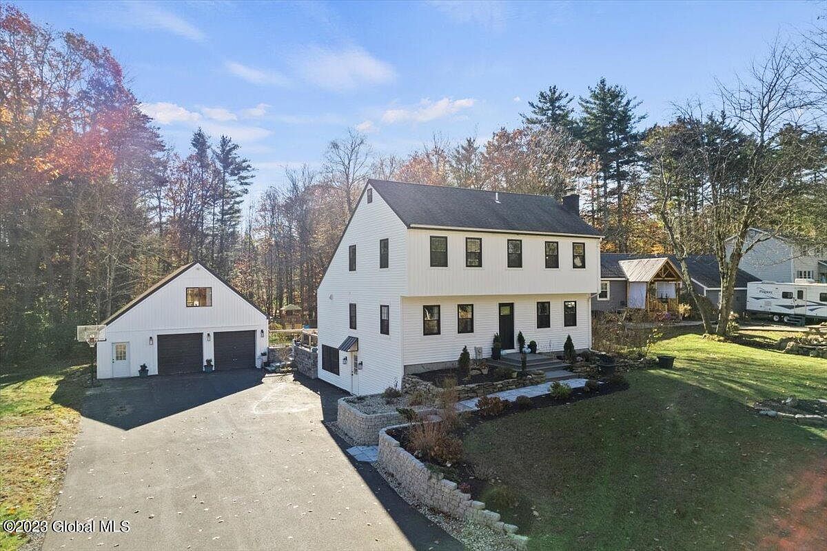 1st image of 10 Hemlock Drive