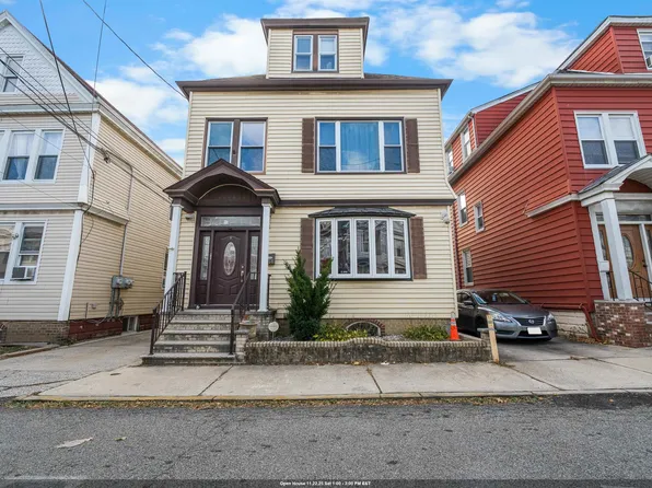 154 W 33rd St, Bayonne, NJ 07002