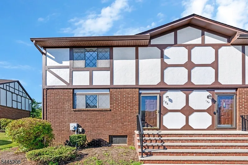 2 bed, 2.5 bath, $2,800 — Photo 2