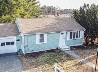 16 Hinckley Rd, Tewksbury, MA 01876