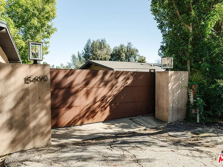 15490 Milldale Dr — Photo 22