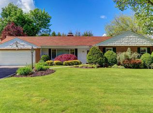 174 Woodhill Ln, Manhasset, NY 11030