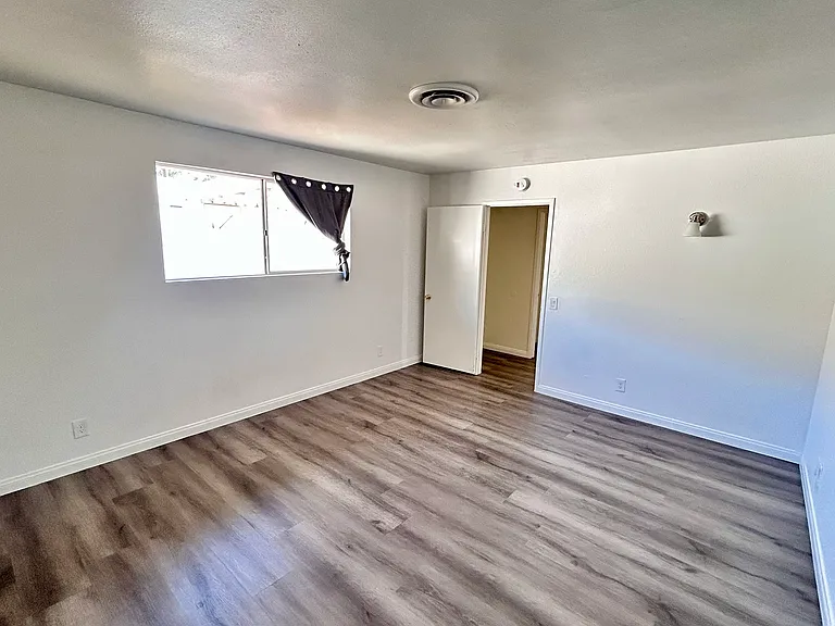 28057 Washington Ave — Photo 2