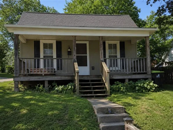 307 E Chestnut St, Harrisonville, MO 64701