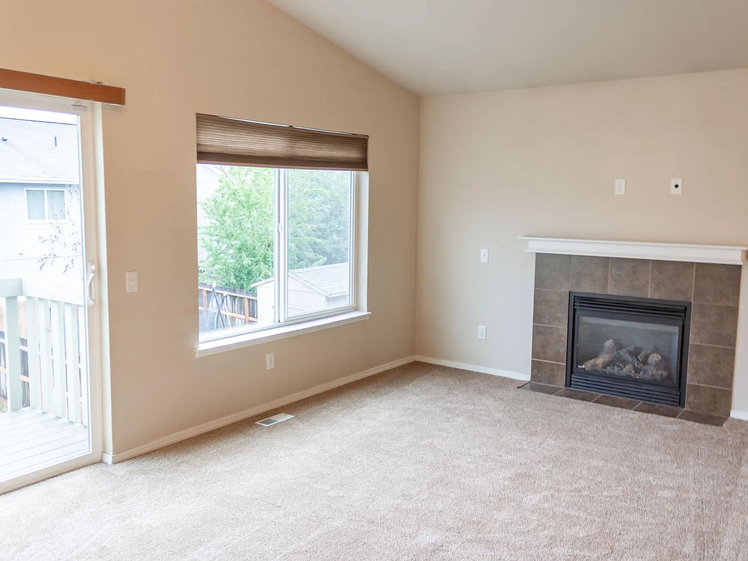 3 bed, 1415 sqft, $2,500 — Photo 2