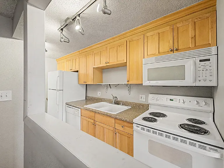 148 S Emerson St #203 — Photo 8