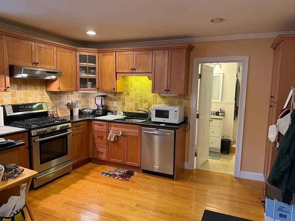 2 bed, 2.0 bath, 2000 sqft, $3,100 — Photo 3