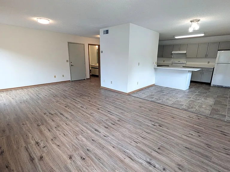 700 8th St SE — Photo 5