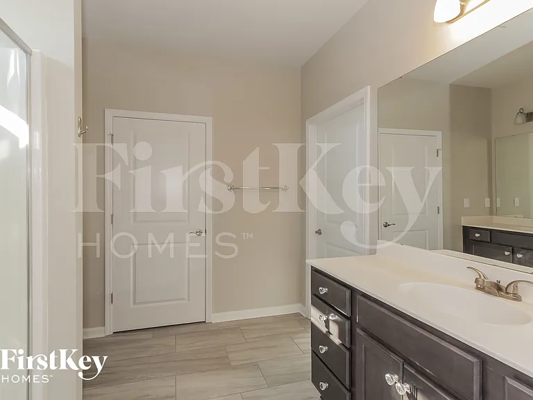 7798 Creek Park Dr — Photo 13