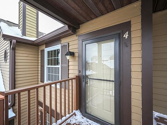 3rd image of 386 Sandhurst Cir APT 4