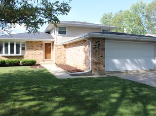 822 Hiawatha Ct, Elgin, IL 60120