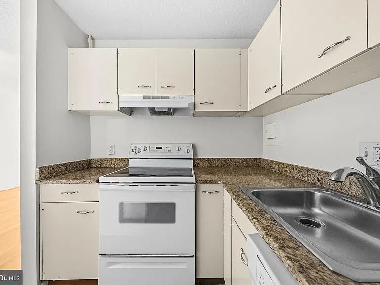 1800 R St NW #604 — Photo 8