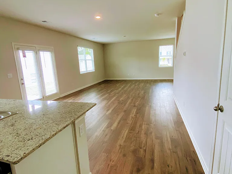 202 Creekview Way — Photo 9