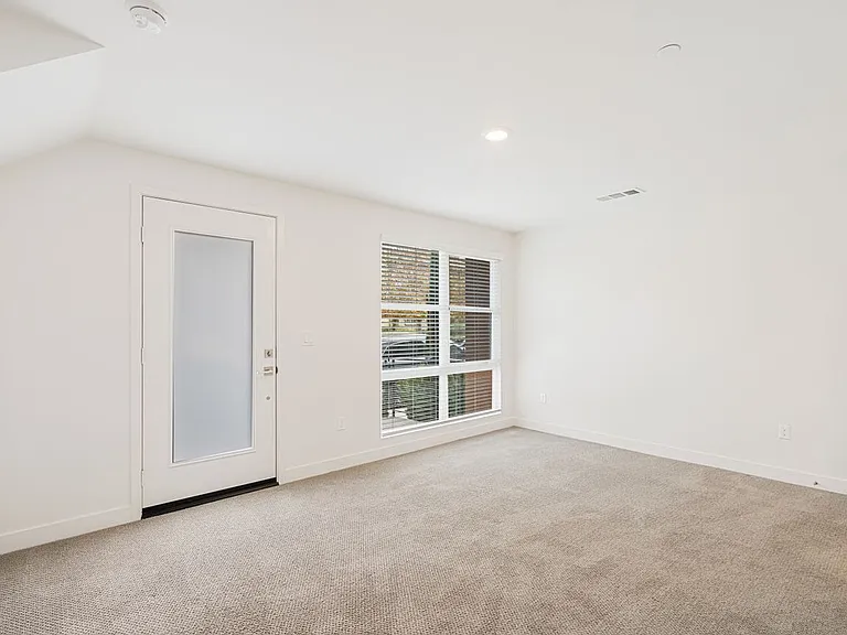 2700 E Chaucer St #14 — Photo 31