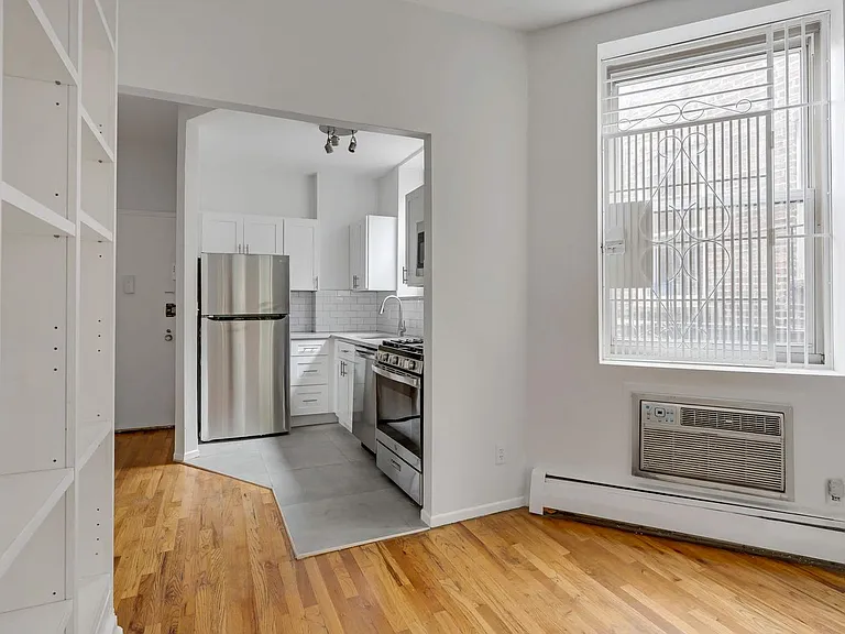518 E 11th St #5B — Photo 6