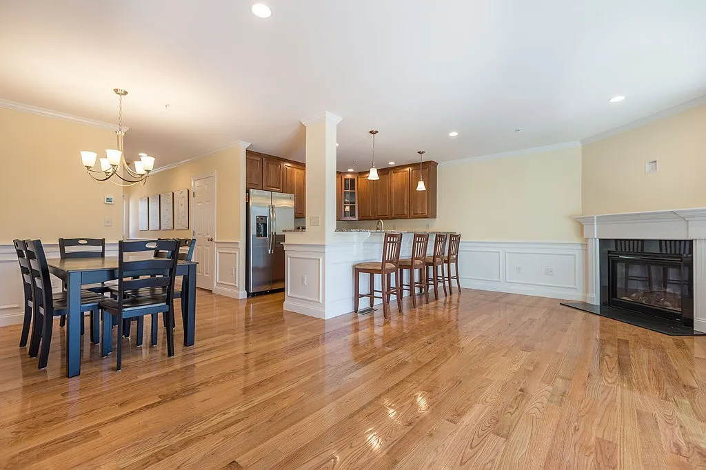 2 bed, 2.5 bath, 2102 sqft, $4,100 — Photo 4