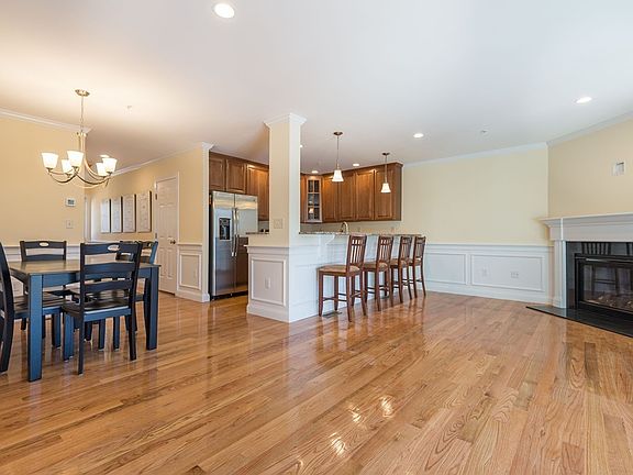 4th image of 42 Pleasant St Unit 2