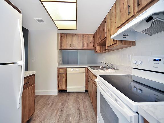 5th image of 1476 Croftwood Dr #1476